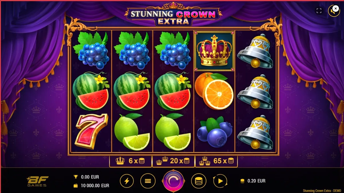 Tampilan visual slot Stunning Crown Extra dengan simbol mahkota dan buah-buahan mewah.
